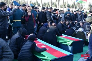 Qaraheybətdəki qəzada şəhid olan zabitlər II Fəxri Xiyabanda torpağa tapşırıldı